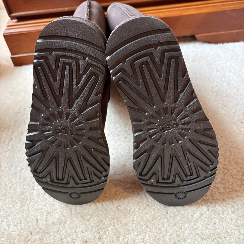 Kids UGG Australia Tall Boots Chocolate‎ Brown Suede Sheepskin Lined Size 2